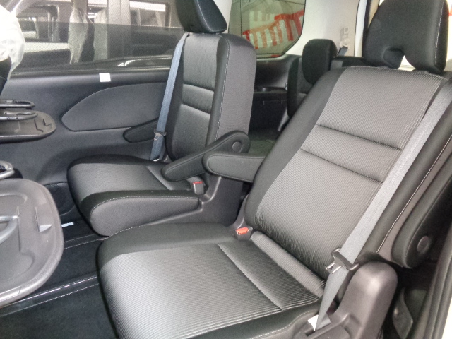 ２列目キャプテンシート