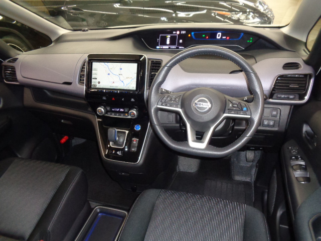 ９インチナビ　アラウンドビューモニター表示