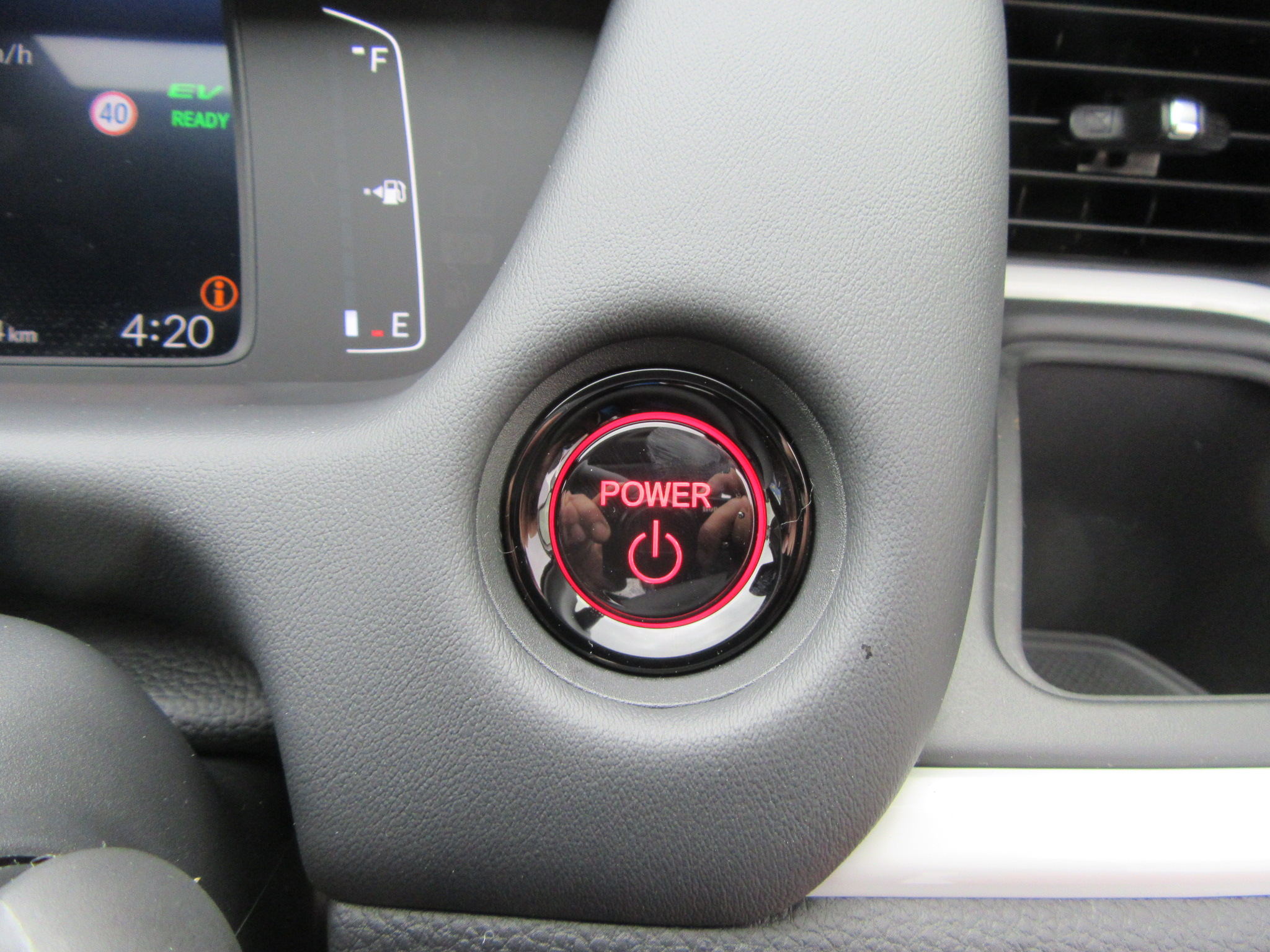 プッシュスタートで鍵の出し入れ不要