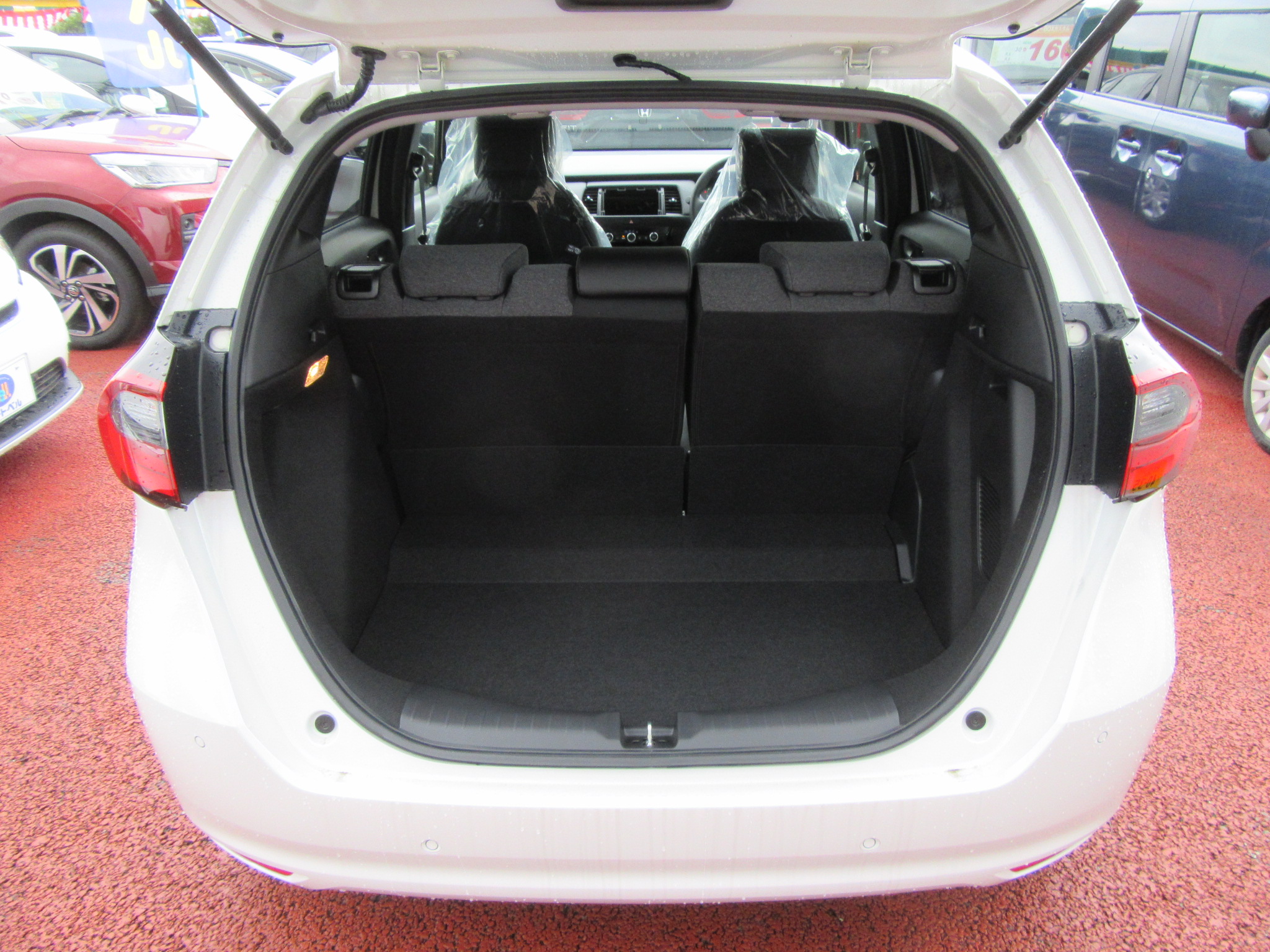 荷物もしっかり積めるラゲッジスペース