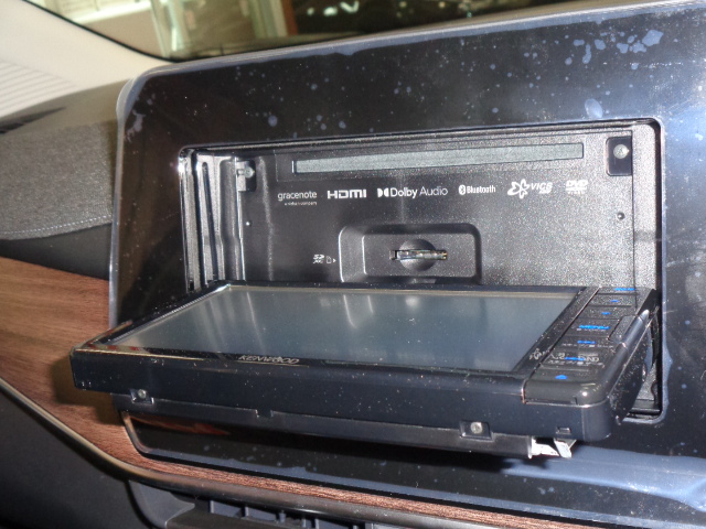 ＣＤ・ＤＶＤ再生　ＦＭ・ＡＭラジオ　Bluetooth
