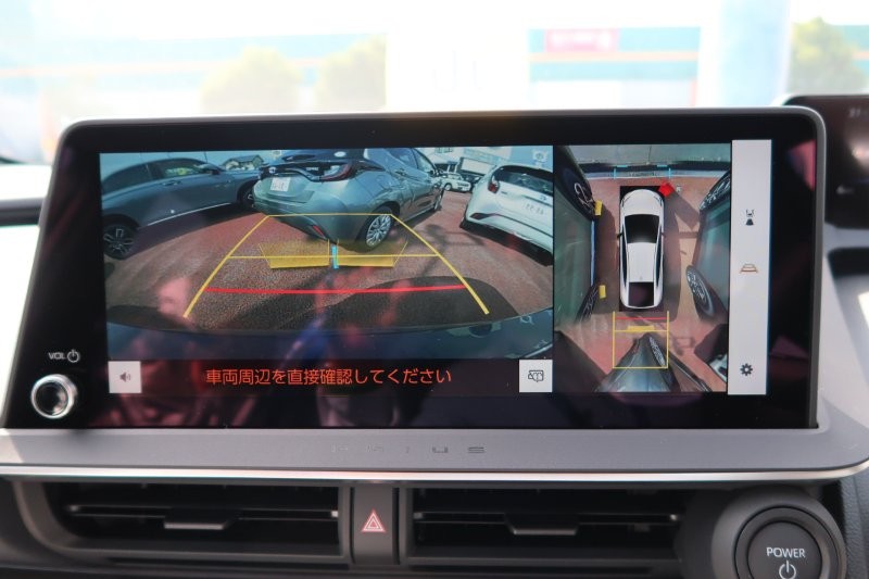 上から見たようなモニターで駐車をアシスト