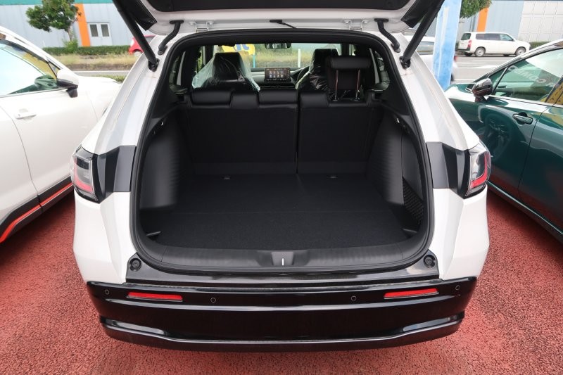 荷物もたくさん積めるラゲッジスペース　　　T.O