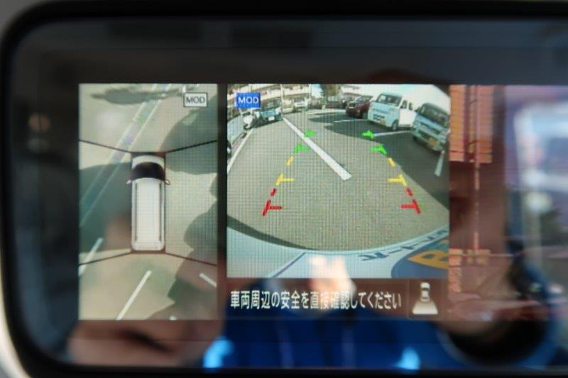 上から見たようなモニターで駐車をアシスト