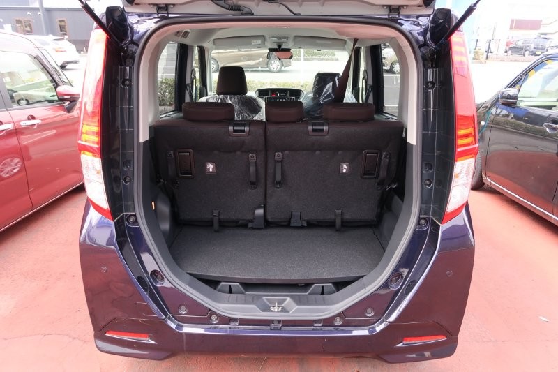 乗せる荷物に合わせてシートアレンジ可能　　　T.O