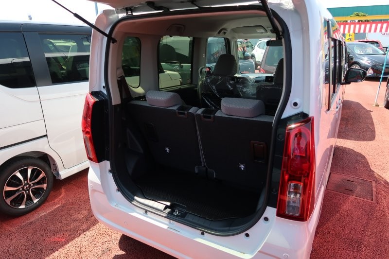 乗せる荷物に合わせてシートアレンジ可能　　　T.O