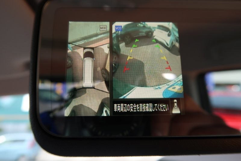 上から見たようなモニターで駐車をアシスト