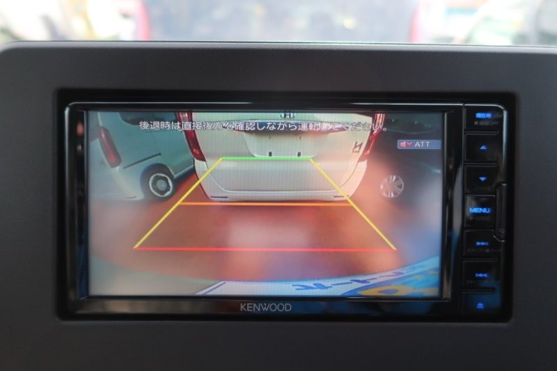 バックモニターで駐車をアシスト