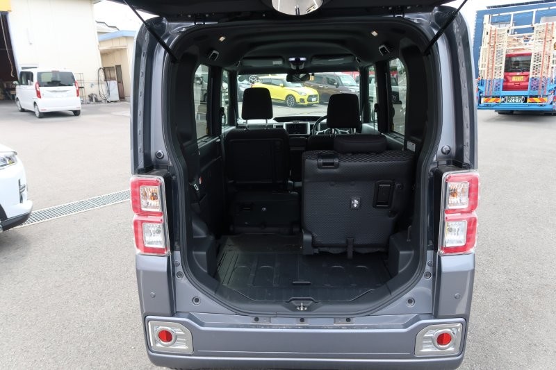 乗せる荷物に合わせてシートアレンジ可能　　　T.O