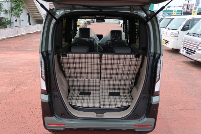 乗せる荷物に合わせてシートアレンジ可能　　　T.O
