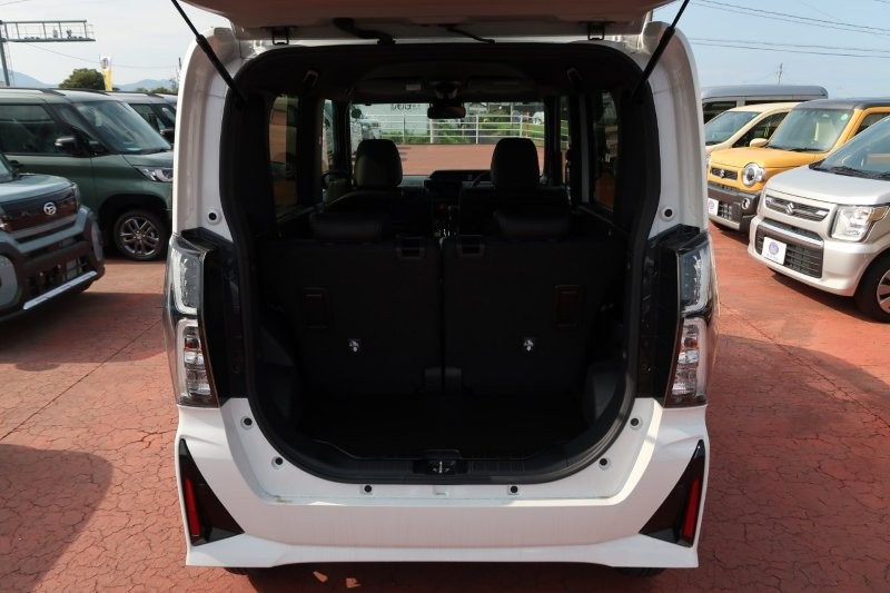 乗せる荷物に合わせてシートアレンジ可能　　　　T.O