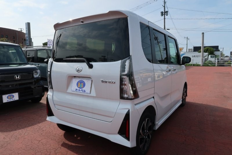 コーナーセンサーで障害物をお知らせ