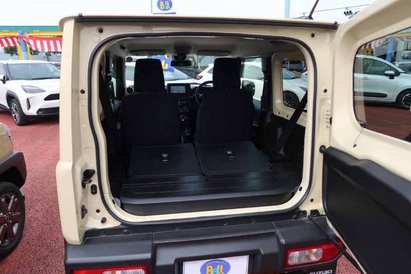 乗せる荷物に合わせてシートアレンジ可能　　　T.O