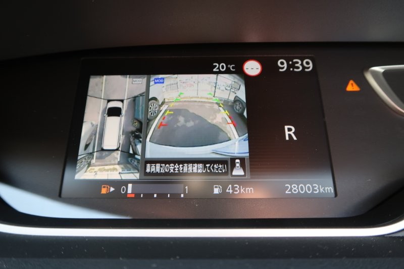 上から見たようなモニターで駐車をアシスト