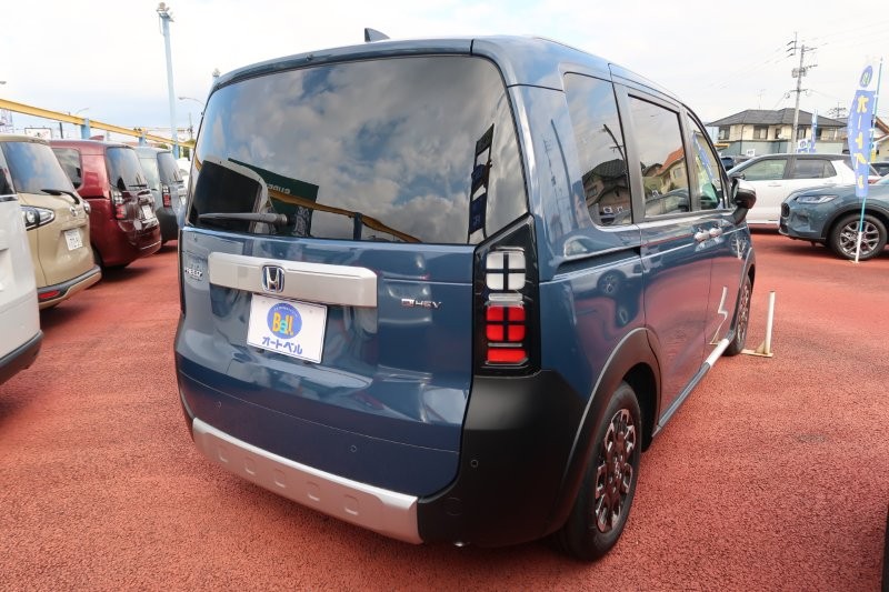 パーキングセンサーで障害物をお知らせ