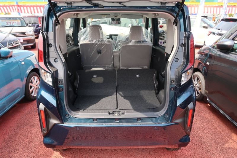 乗せる荷物に合わせてシートアレンジ可能　　　T.O