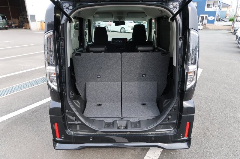 乗せる荷物に合わせてシートアレンジ可能　　　T.O