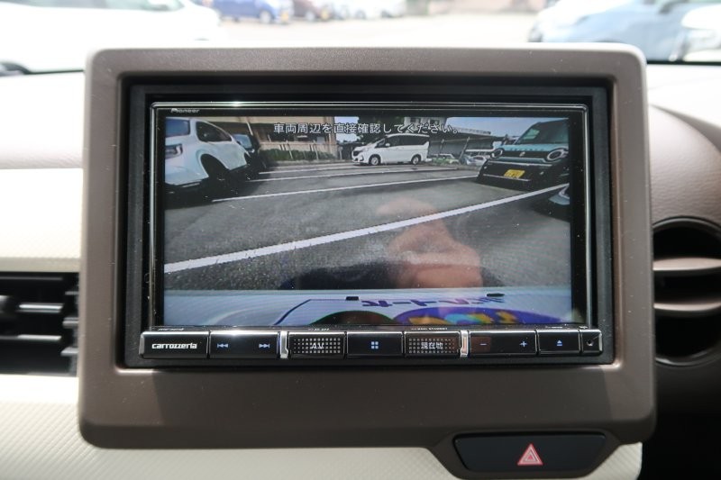 バックモニターで駐車をアシスト