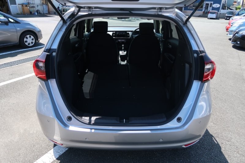 乗せる荷物に合わせてシートアレンジ可能　　　T.O