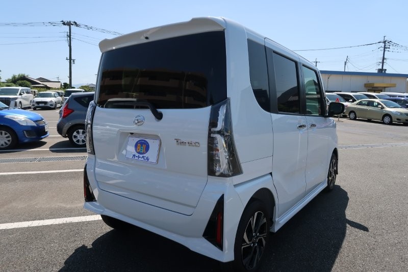 コーナーセンサーで障害物をお知らせ