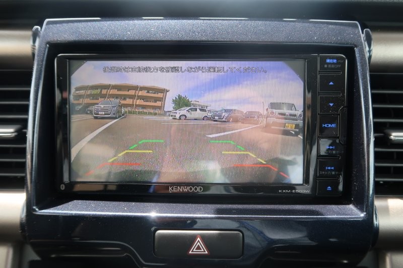 バックモニターで駐車をアシスト