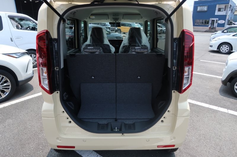 乗せる荷物に合わせてシートアレンジ可能　　　T.O