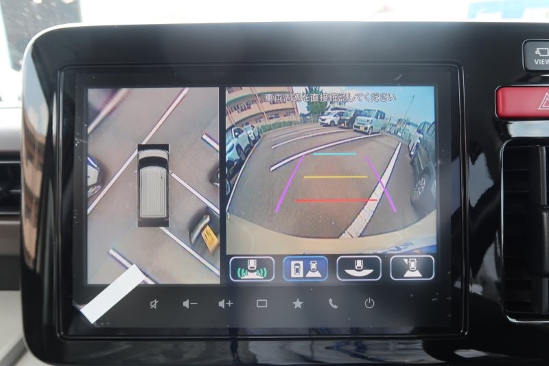 上から見たようなモニターで駐車をアシスト