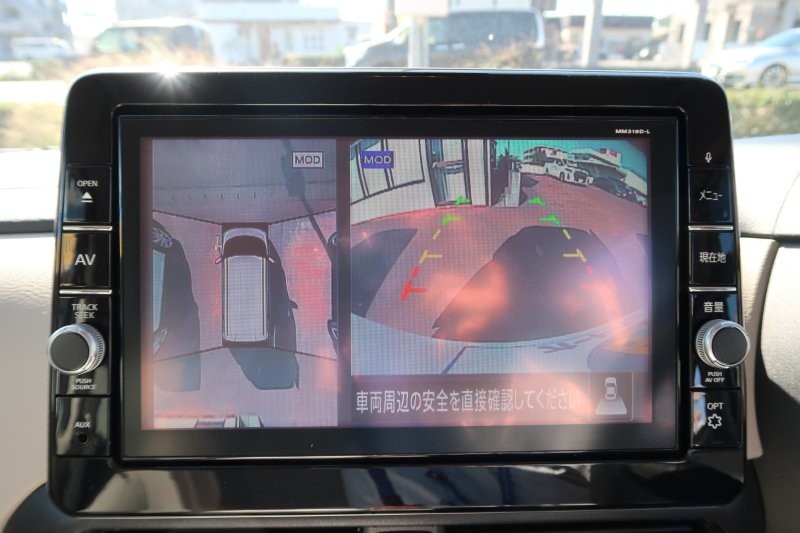 上から見たようなモニターで駐車をアシスト