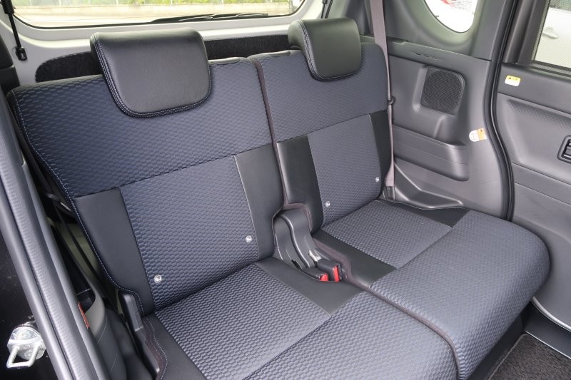 後席もゆったり乗れる室内空間