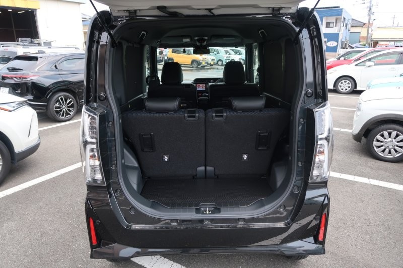 乗せる荷物に合わせてシートアレンジ可能　　　T.O