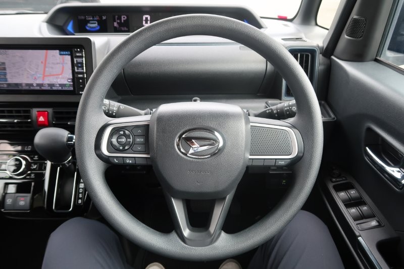 ハンドルのスイッチで簡単なオーディオ操作可能