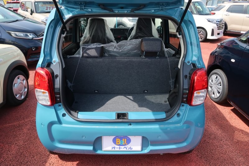 奥行きのあるラゲッジスペース