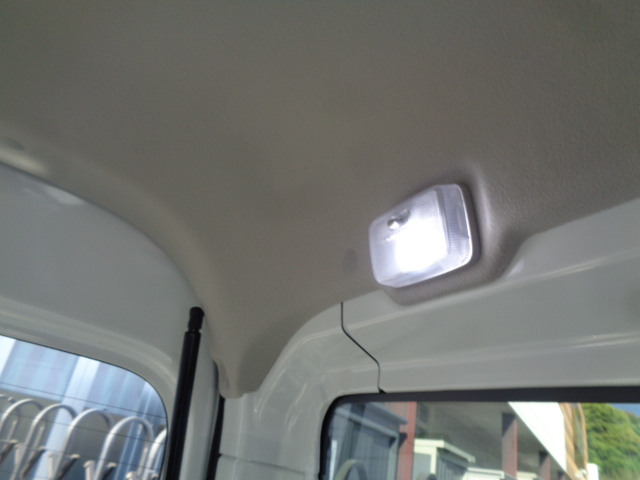 ＬＥＤ荷室ランプ　　　　　　Ｙ