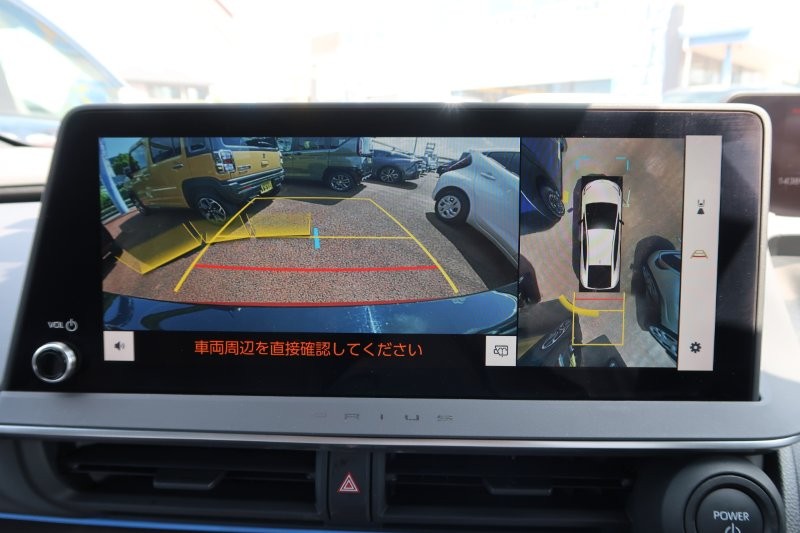 上から見たようなモニターで駐車をアシスト