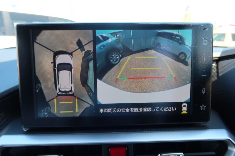 上から見たようなモニターで駐車をアシスト