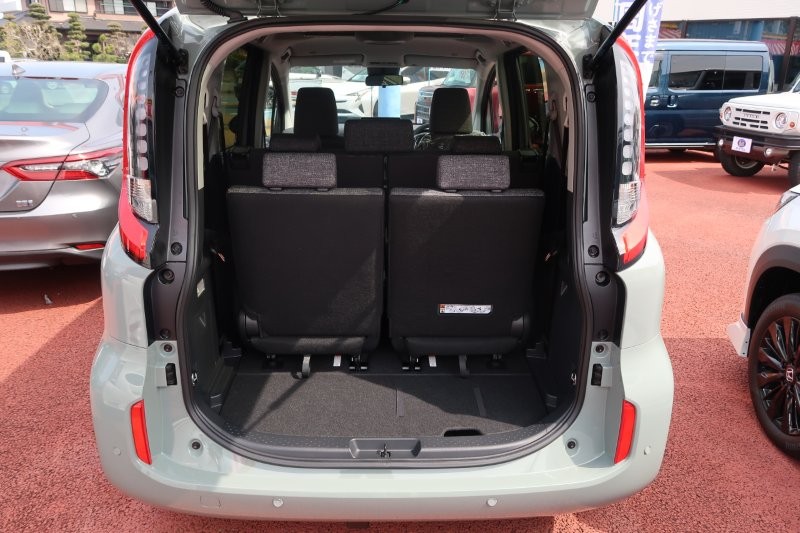 乗せる荷物に合わせてシートアレンジ可能　　　T.O