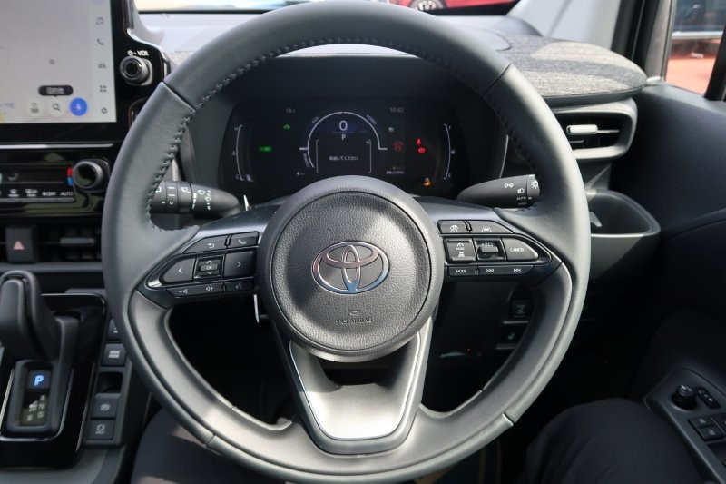 ハンドルのスイッチで簡単なオーディオ操作可能