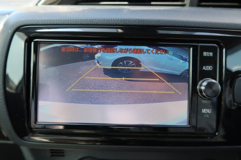 バックモニターで駐車をアシスト
