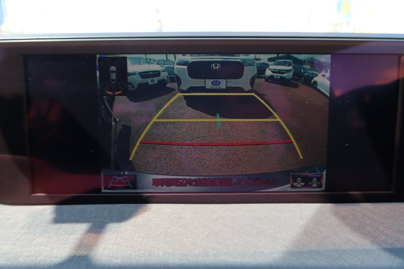バックモニターで駐車をアシスト