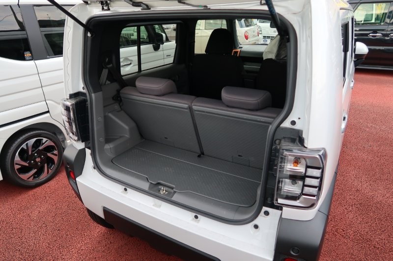 乗せる荷物に合わせてシートアレンジ可能　　　T.O