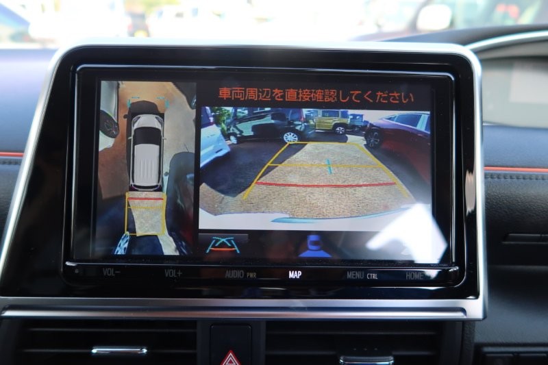 上から見たようなモニターで駐車をアシスト