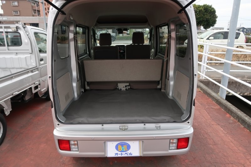 荷物もたくさん積めるラゲッジスペース　　　T.O