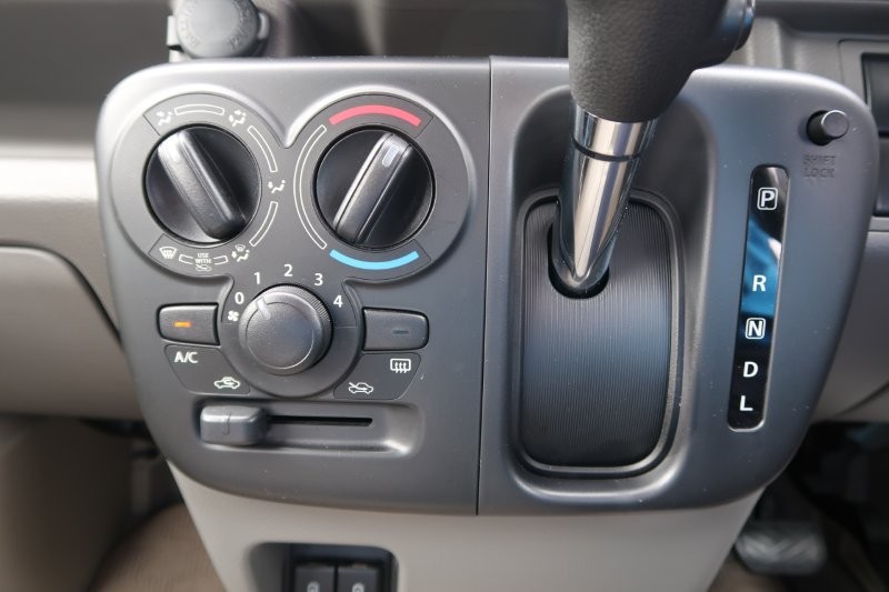 マニュアルエアコンだから細かい調整可能