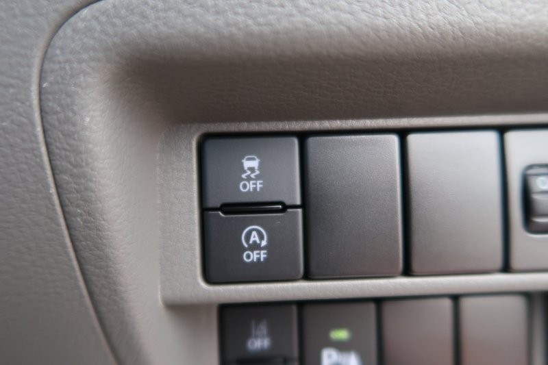 アイドリングストップで余計な燃料消費を抑える