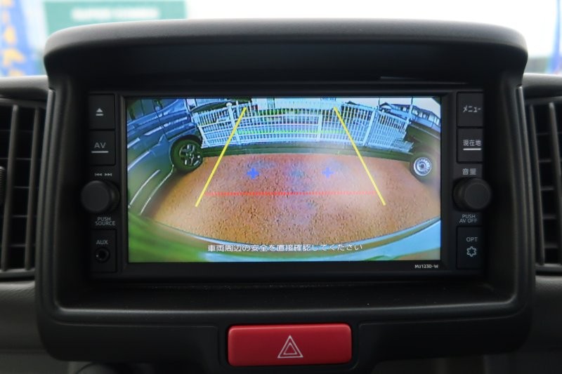 バックモニターで駐車をアシスト