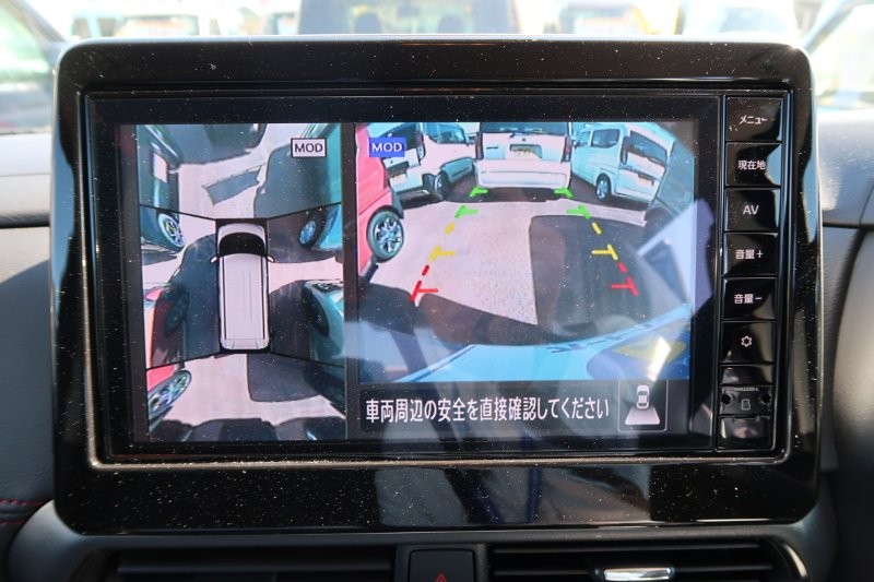 上から見たようなモニターで駐車をアシスト