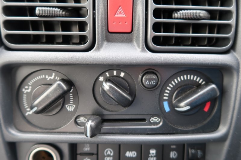 マニュアルエアコンだから細かい調整可能