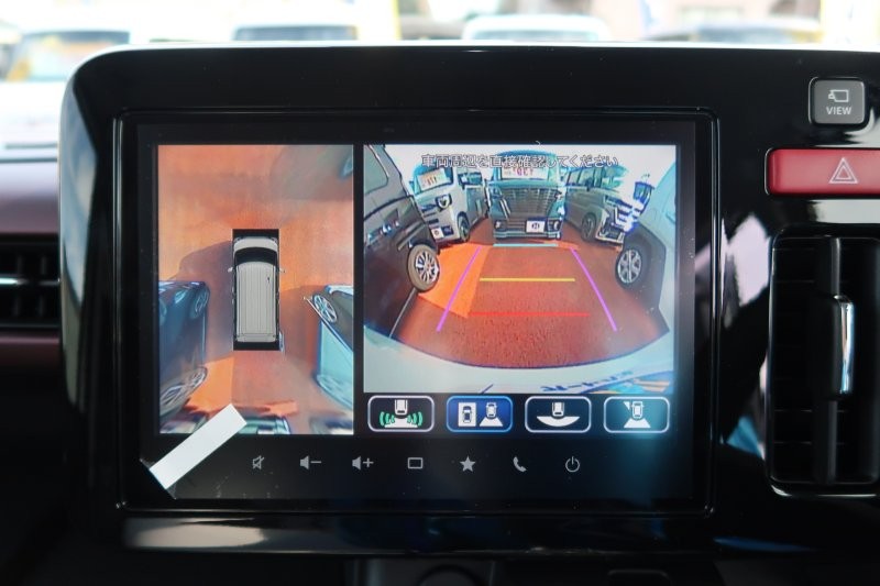 上から見たようなモニターで駐車をアシスト
