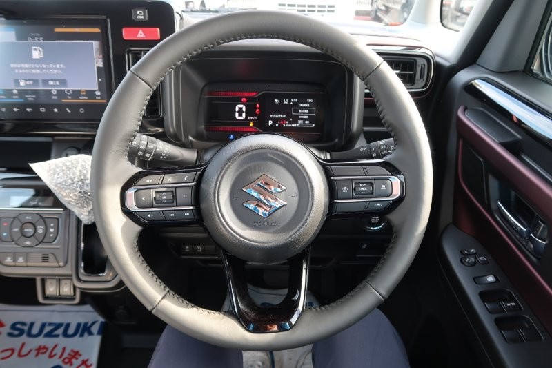 ハンドルのスイッチで簡単なオーディオ操作可能