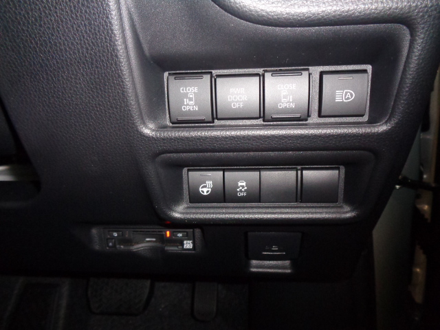 両側電動スライドドア　オートハイビーム　ステアリングヒーター　ＥＴＣ2.0車載器